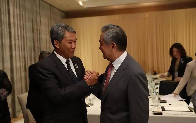 解放军展开例行巡航，南海局势变成10对3，这次菲律宾彻底失算了