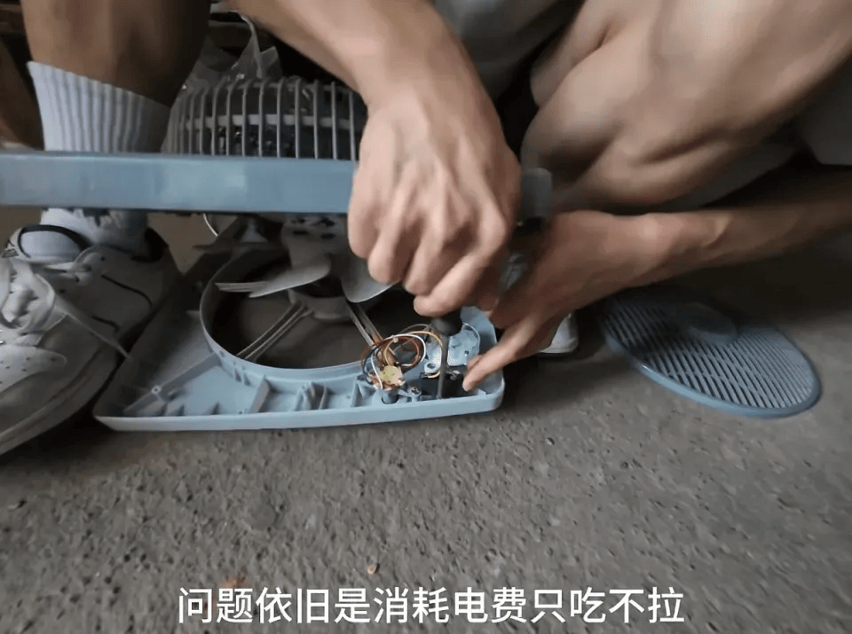 江西大二男生暑假下乡免费维修：十多天去了几十个村子，修了上百个家电，乡亲们送的西瓜矿泉水，成了他每天最大的“KPI”