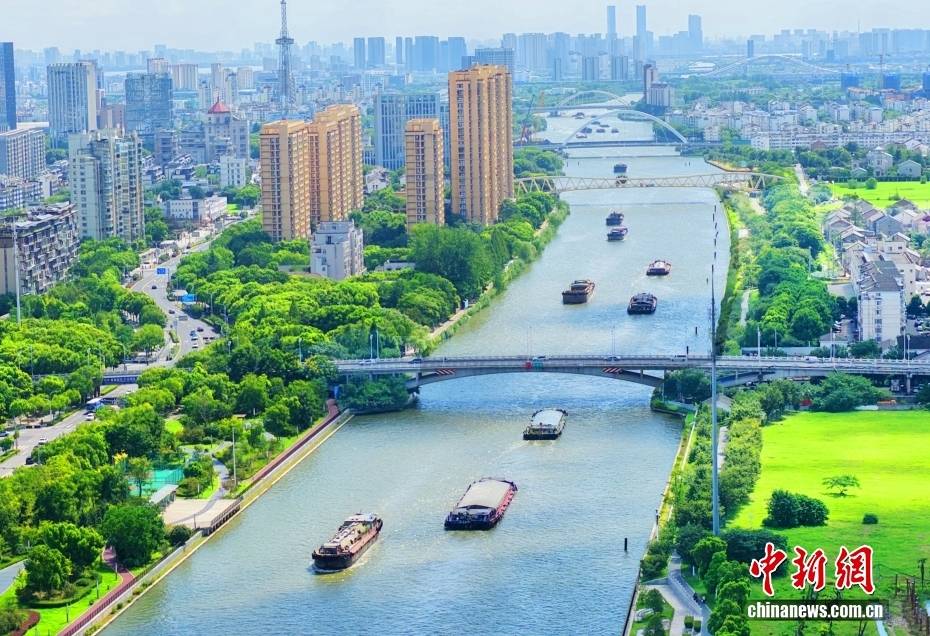 江苏苏州：京杭大运河水位回落 再现输运繁忙景象