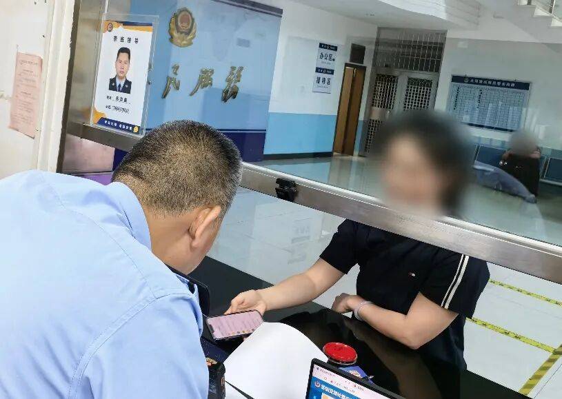 厦门一女子发现账户被冻结，火急火燎冲进派出所要求“解冻”，坚称自己要转“货款”，警方介入，真相水落石出