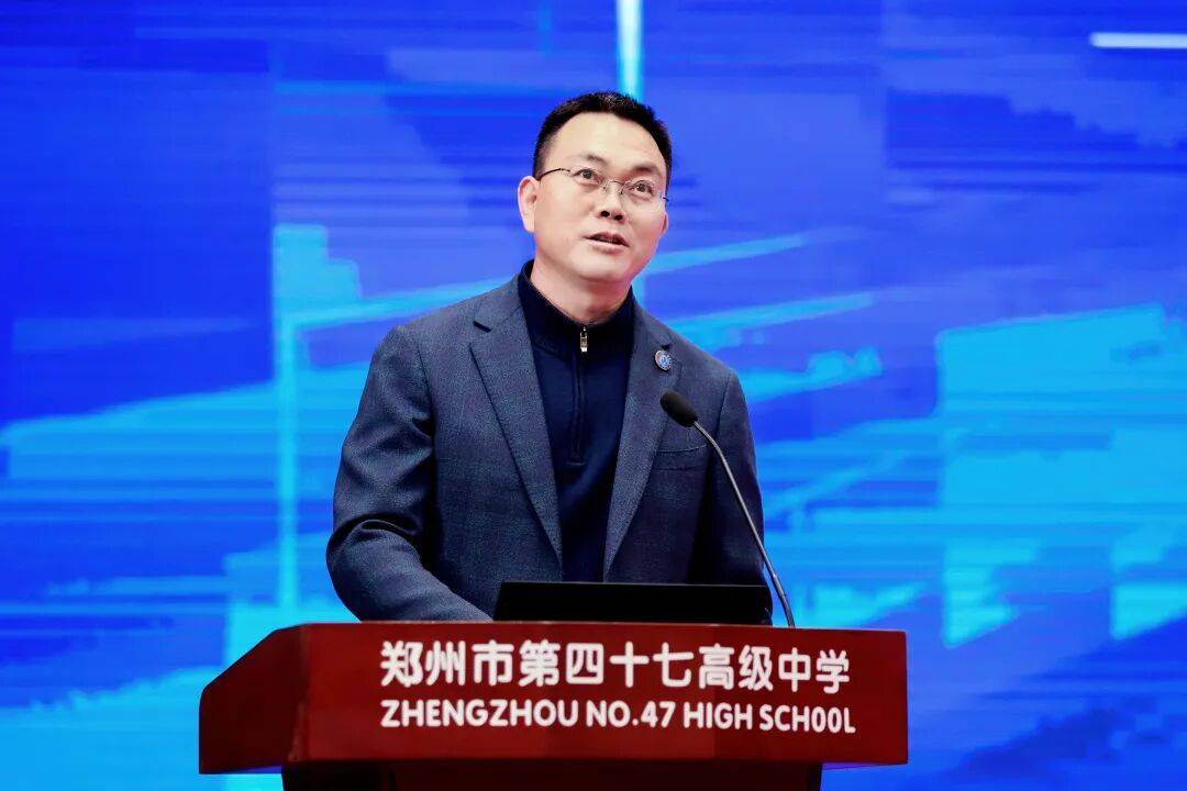 郑州一高中副校长因病离世，享年52岁，知情人称他患肺癌多年，学生：他是我遇见最好的老师，最亲民的校长