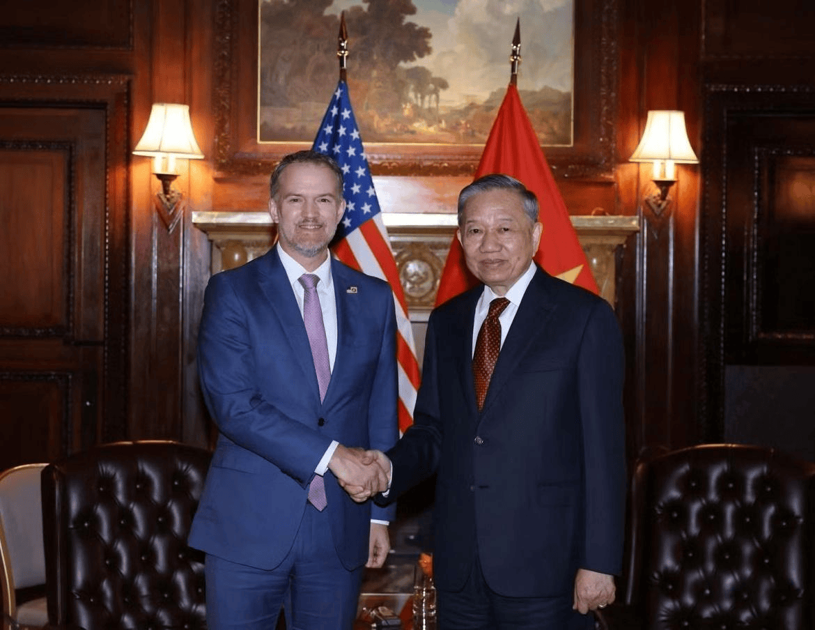 越南亲口向美国做出保证，不让中国商品借道，结果美国先退了2步