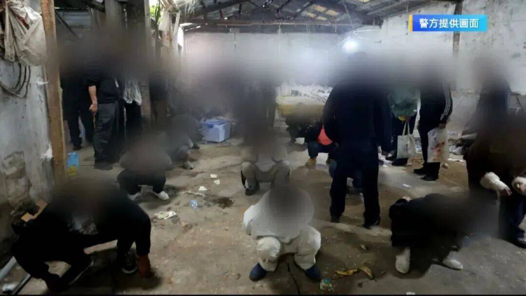 凌晨5点，昆明一废弃仓库内84人被抓